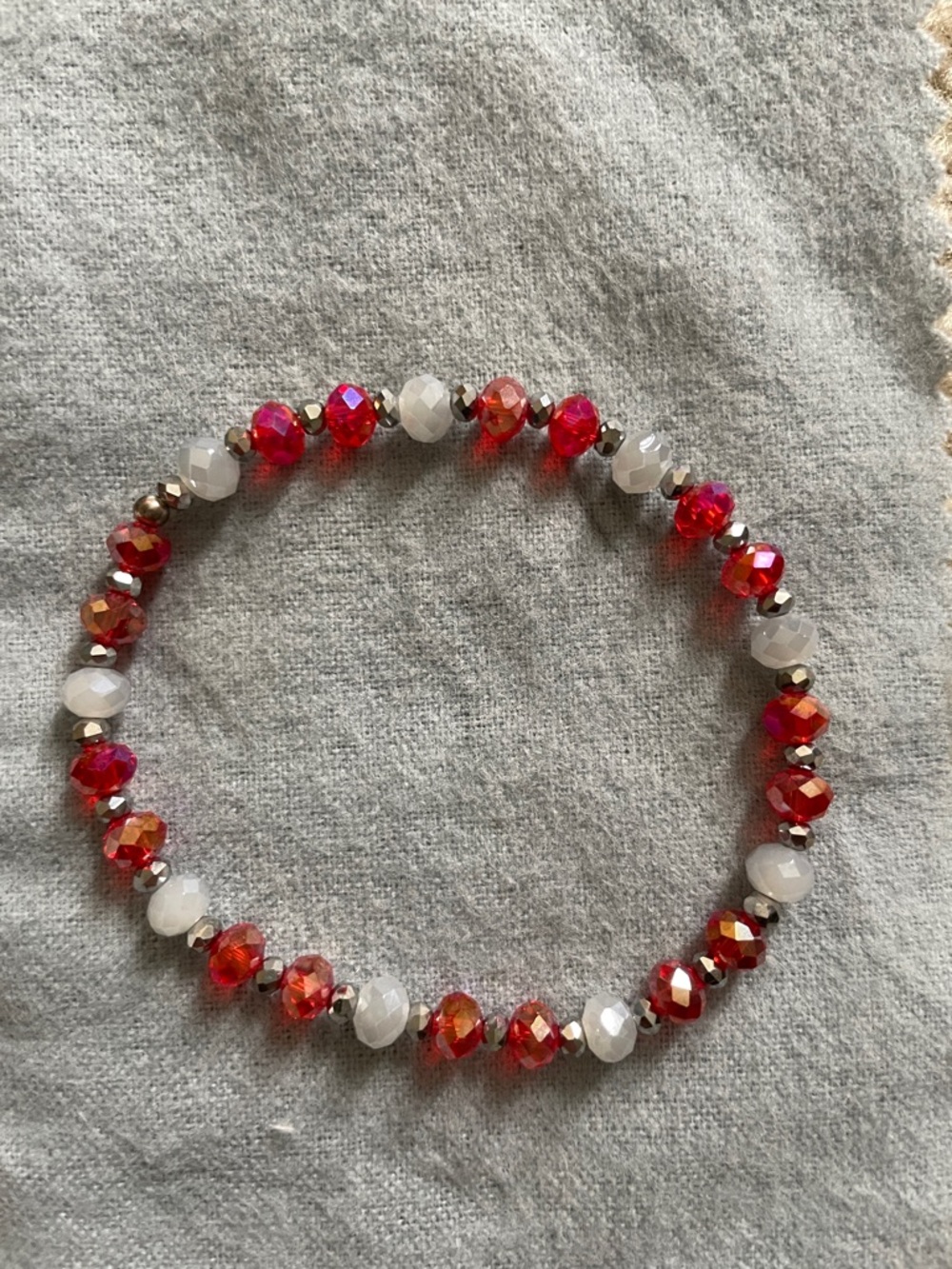 Faceted Red and White Stretch Beaded Bracelet